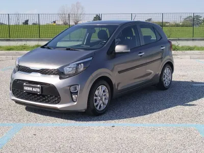 Usata Kia Picanto 65 CV (47 kW) 2018 Astro gray Utilitaria
