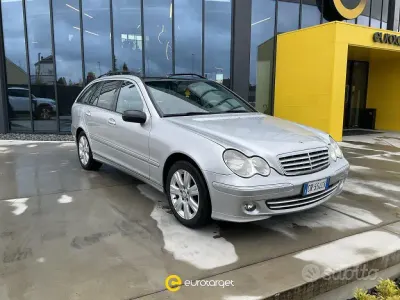 Usata Mercedes C200 Classic 122 CV (89 kW) 2004 Grigio Station wagon