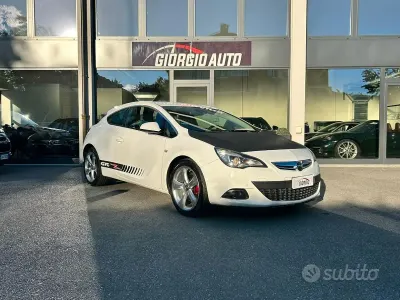 Usata Opel Astra GTC Cosmo 131 CV (96 kW) 2013 Bianco Berlina
