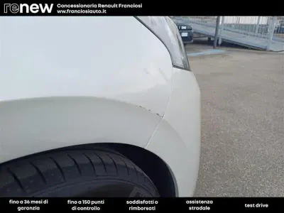 Usata Peugeot 208 Signature Sky 83 CV (61 kW) 2019 Bianco Utilitaria