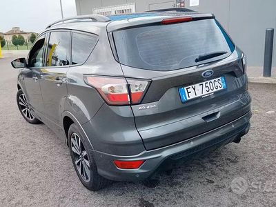 Usata Ford Kuga 120 CV (88 kW) 2019 Grigio SUV