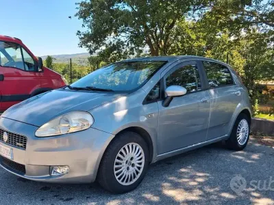 Usata Fiat Grande Punto 75 CV (55 kW) 2006 Bluazzurro Utilitaria