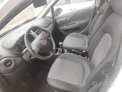 Usata Fiat Punto 77 CV (56 kW) 2016 Utilitaria