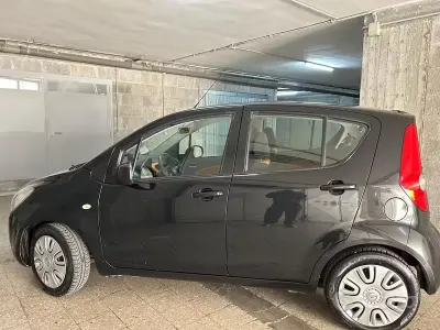 Usata Opel Agila 65 CV (47 kW) 2010 Nero Utilitaria