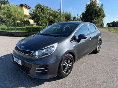 Usata Kia Rio Active 86 CV (63 kW) 2015 Grigio Berlina