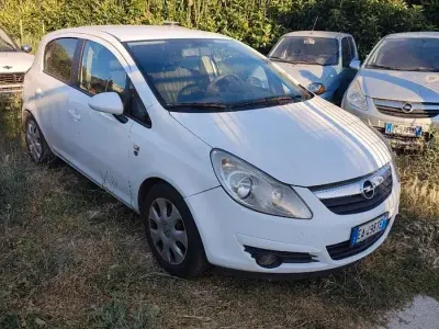 Usata Opel Corsa Club 95 CV (69 kW) 2010 Bianco Utilitaria