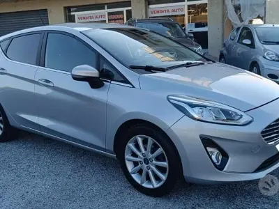 Usata Ford Fiesta Titanium 85 CV (62 kW) 2018 Grigio Utilitaria