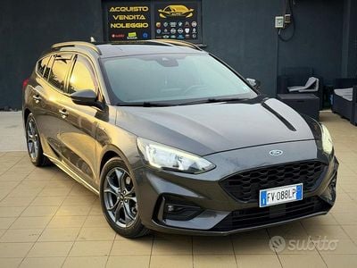 Grigio Usata 2018 Ford Focus ST-Line Station wagon | 11.990 € (Buon prezzo)