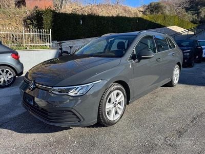 Usata VW Golf VIII Life 116 CV (85 kW) 2022 Grigio Station wagon