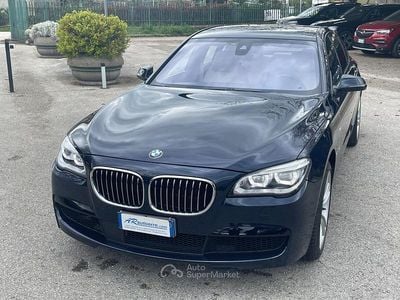 Usata BMW 750 M Sport 381 CV (280 kW) 2014 Blu Berlina