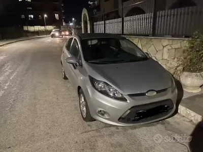 Usata Ford Fiesta 96 CV (70 kW) 2009 Grigio Berlina