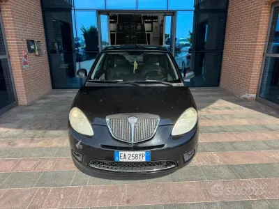 Usata Lancia Ypsilon 77 CV (56 kW) 2010 Nero Utilitaria