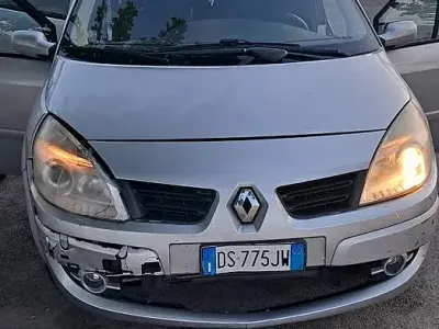 Usata Renault Grand Scénic II Exception 131 CV (96 kW) 2009 Grigio Monovolume
