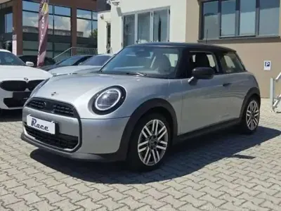 Usata Mini Cooper Classic 114 kW (156 CV) 2025 Grigio Utilitaria