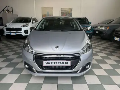 Usata Peugeot 208 Allure 99 CV (72 kW) 2018 Argento Utilitaria