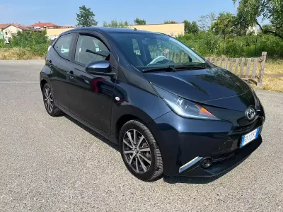 Usata Toyota Aygo 69 CV (50 kW) 2016 Bluazzurro Utilitaria