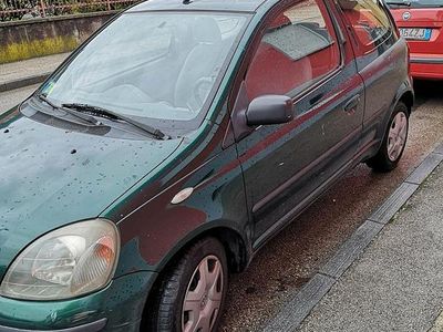 Usata Toyota Yaris 68 CV (50 kW) 2000 Verde Berlina