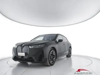 Usata BMW iX 239 kW (326 CV) 2025 Grigio SUV