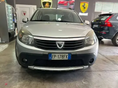 Usata Dacia Sandero Stepway 84 CV (61 kW) 2012 Grigio Berlina