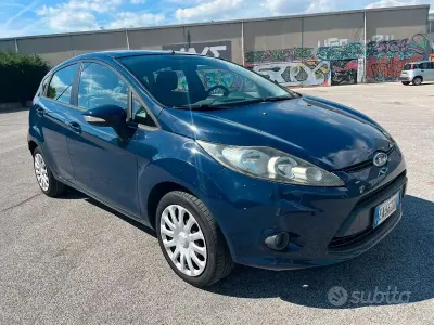Usata Ford Fiesta Titanium 60 CV (44 kW) 2010 Bluazzurro Berlina