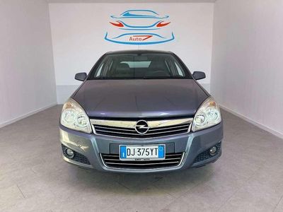 Usata Opel Astra Cosmo 101 CV (74 kW) 2007 Grigio Berlina