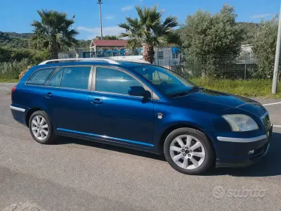 Käytetty Toyota Avensis 116 HP (85 kW) 2005 Sininen Farmari