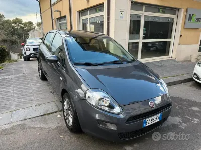Gebraucht Fiat Punto Lounge 69 PS (50 kW) 2015 Grau Kleinwagen