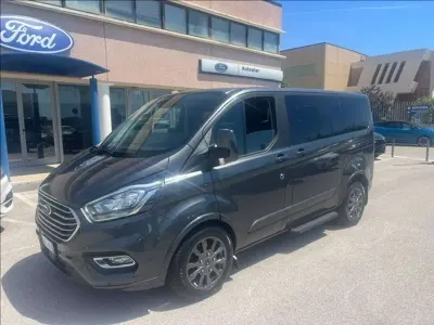 Usata Ford Tourneo Custom Titanium 131 CV (96 kW) 2023 Grigio metallizzato Furgone