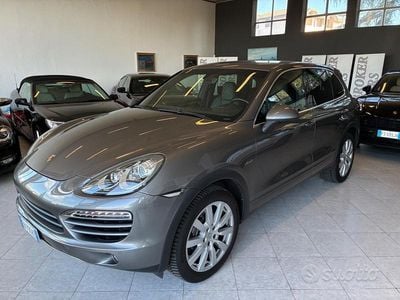 Usata Porsche Cayenne 239 CV (175 kW) 2011 Grigio SUV
