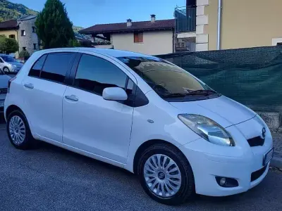 Usata Toyota Yaris 87 CV (63 kW) 2010 Bianco Utilitaria