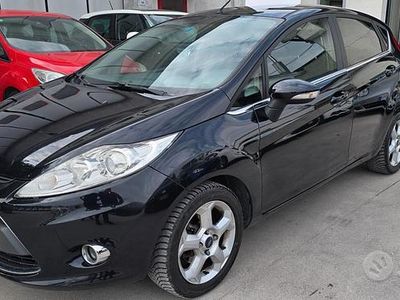 Usata Ford Fiesta 96 CV (70 kW) 2010 Nero Utilitaria