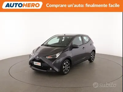 Usata Toyota Aygo X-play 72 CV (52 kW) 2021 Grigio Utilitaria