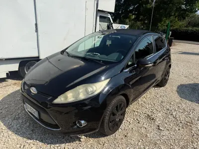 Usata Ford Fiesta 82 CV (60 kW) 2009 Nero Berlina