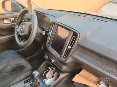 Usata Volvo XC40 150 CV (110 kW) 2019 Grigio SUV