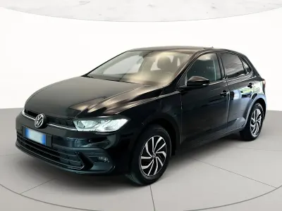 Usata VW Polo Life 80 CV (58 kW) 2024 Deep black perlato Utilitaria