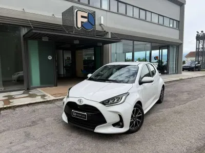 Usata Toyota Yaris Active 72 CV (52 kW) 2023 Bianco Utilitaria