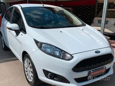 Usata Ford Fiesta 82 CV (60 kW) 2016 Bianco Berlina