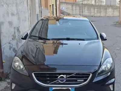 Usata Volvo V40 R-Design Kinetic 114 CV (83 kW) 2014 Berlina