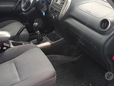 Usata Toyota RAV4 Sol 115 CV (84 kW) 2005 Grigio Station wagon