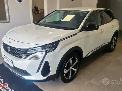 Usata Peugeot 3008 Allure 131 CV (96 kW) 2022 Bianco SUV