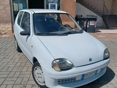 Käytetty Fiat 600 39 HP (28 kW) 2000 Valkoinen Sedan