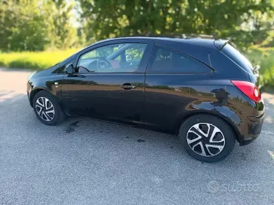 Usata Opel Corsa 80 CV (58 kW) 2010 Nero Utilitaria