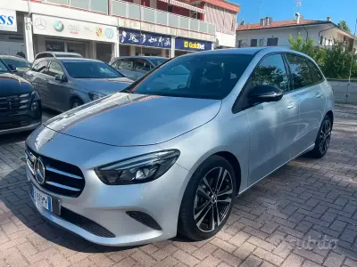 Usata Mercedes B180 116 CV (85 kW) 2019 Grigio Utilitaria