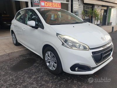 Usata Peugeot 208 Allure 74 CV (54 kW) 2017 Bianco Utilitaria