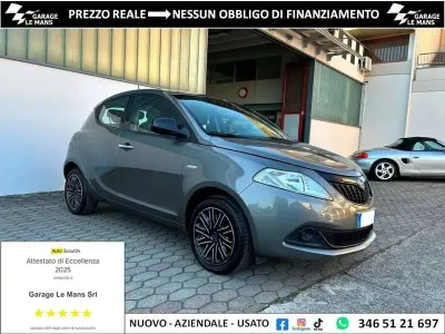 Usado Lancia Ypsilon Silver 69 HP (50 kW) 2023 Cinzento Citadino