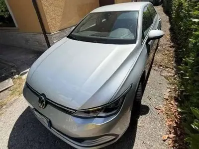 Usata VW Golf VIII Life 110 CV (80 kW) 2022 Grigio Berlina
