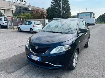 Usata Lancia Ypsilon 69 CV (50 kW) 2016 Bluazzurro Utilitaria