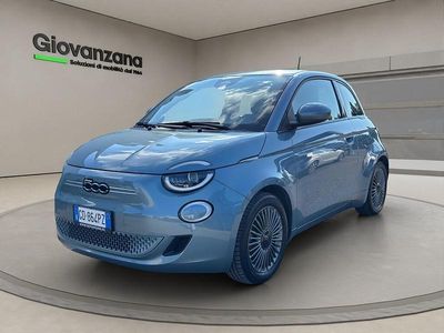 Usata Fiat 500e La Prima 86 kW (118 CV) 2021 Grigio azzurro Utilitaria