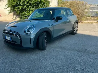 Usata Mini Cooper SE 75 kW (102 CV) 2022 Grigio Utilitaria