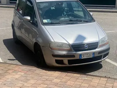 Usata Fiat Idea 69 CV (50 kW) 2004 Grigio Monovolume